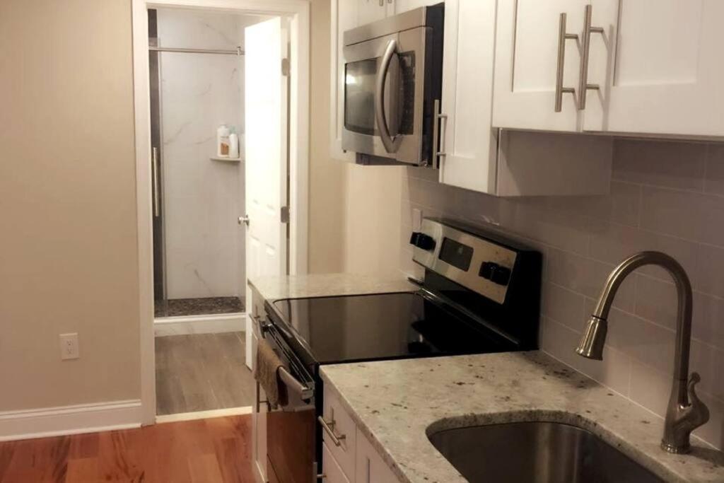 Modern Cozy Unit Near Geno's & Pat's Apartamento