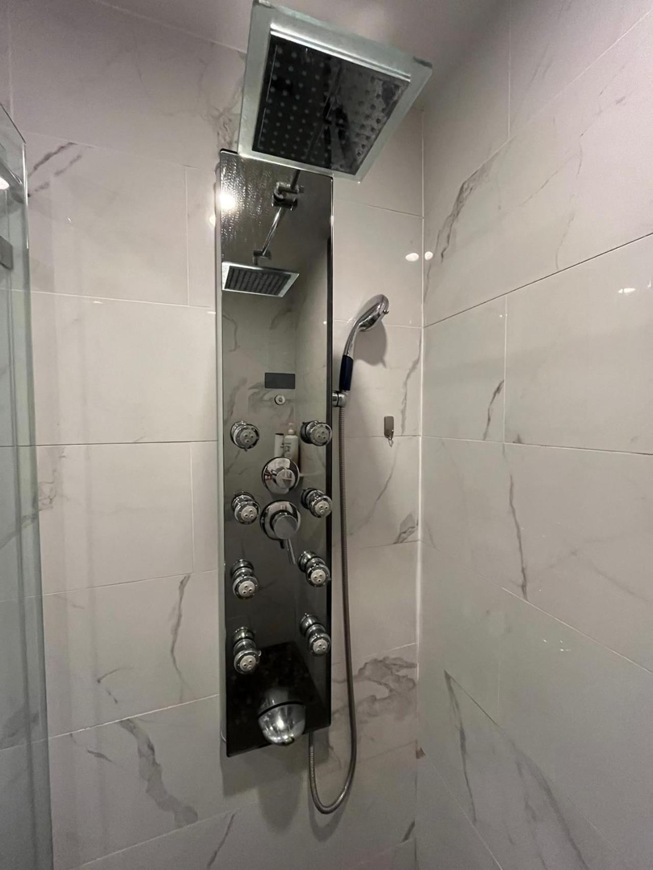 Modern Cozy Unit Near Geno's & Pat's * Filadelfia